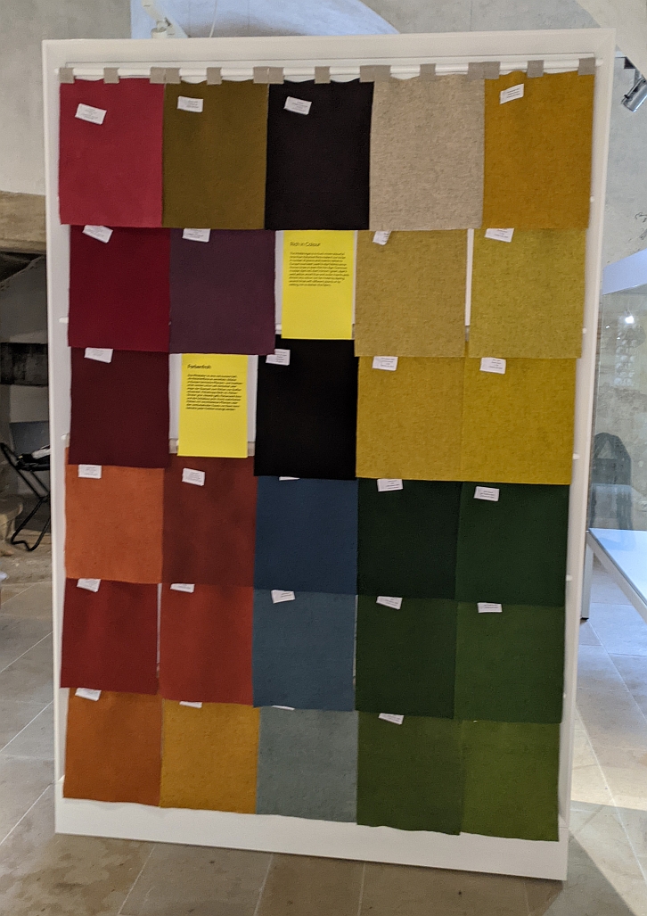 Färbeproben von Naturfarbstoffen/dyeing samples for natural colours